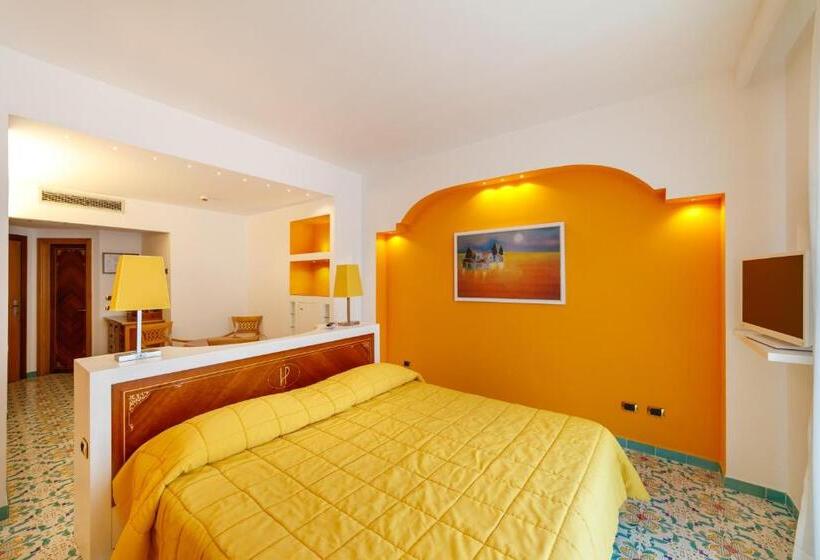 سوییت جونیور با چشم‌انداز دریا, Grand Hotel President