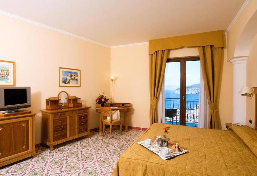 سوییت جونیور با چشم‌انداز دریا, Grand Hotel President