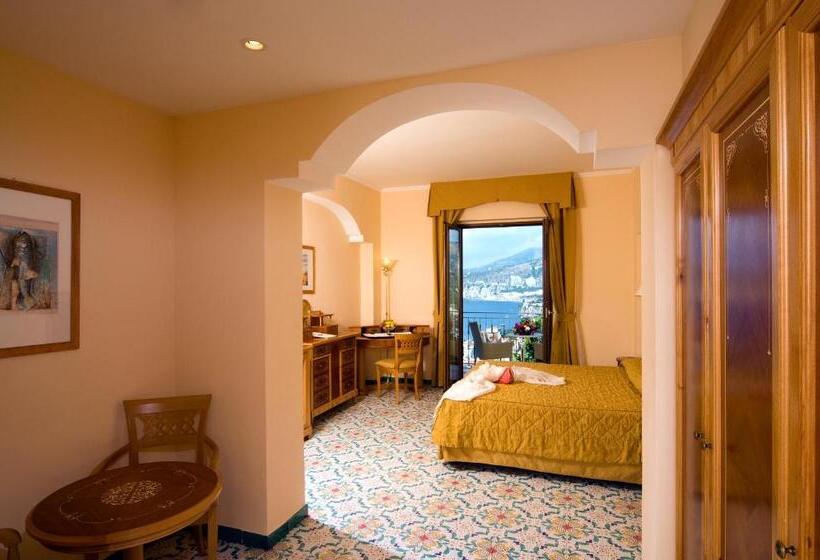 سوییت جونیور با چشم‌انداز دریا, Grand Hotel President