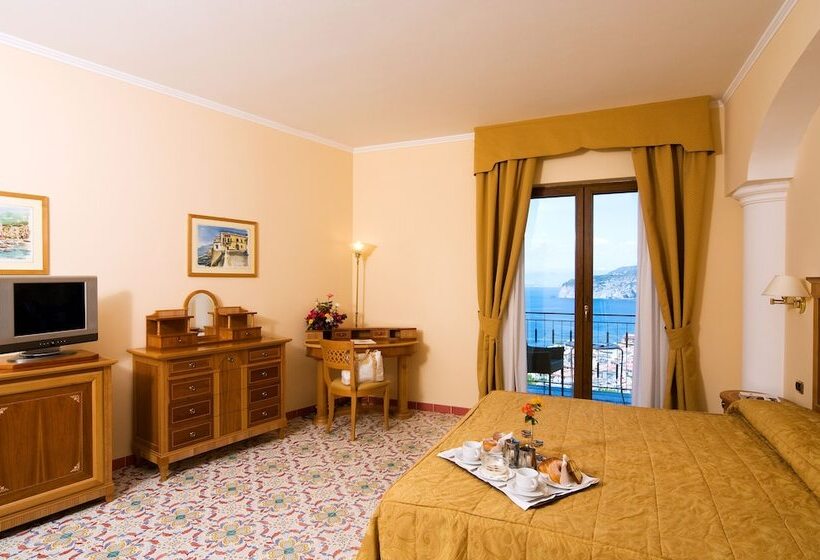 سوییت جونیور با چشم‌انداز دریا, Grand Hotel President