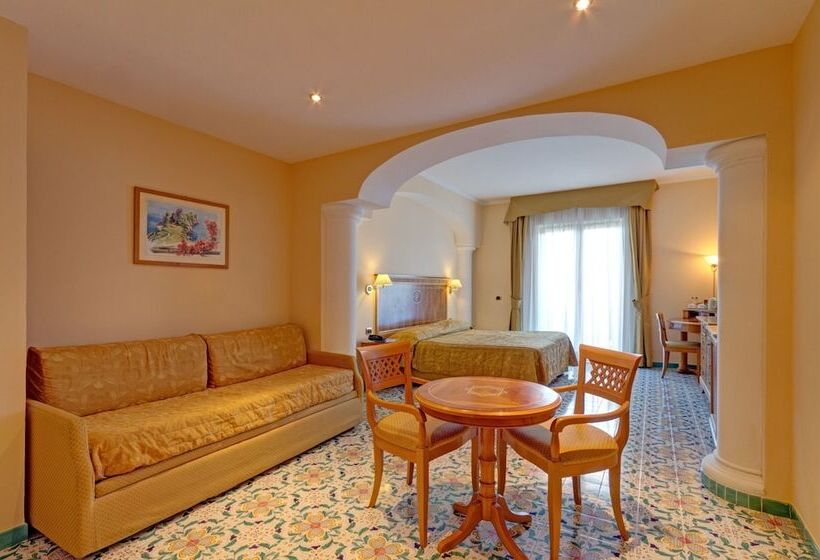سوییت جونیور با چشم‌انداز دریا, Grand Hotel President