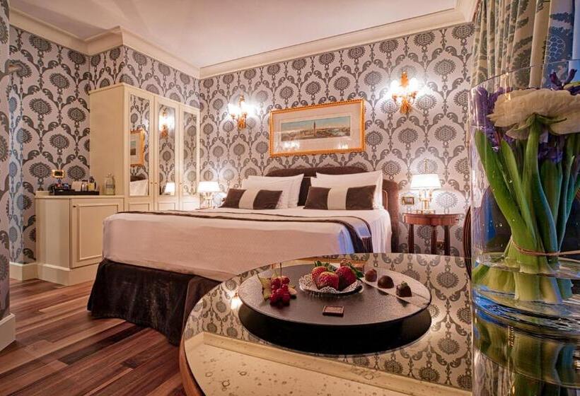اتاق لوکس با چشم‌انداز دریاچه, Londra Palace Venezia