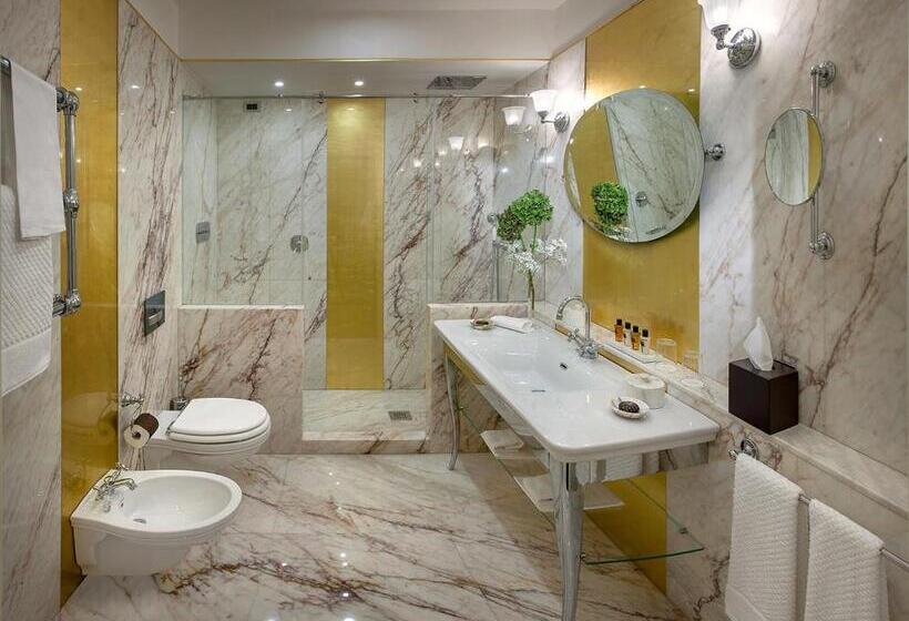 Junior Suite Lake View, Londra Palace Venezia