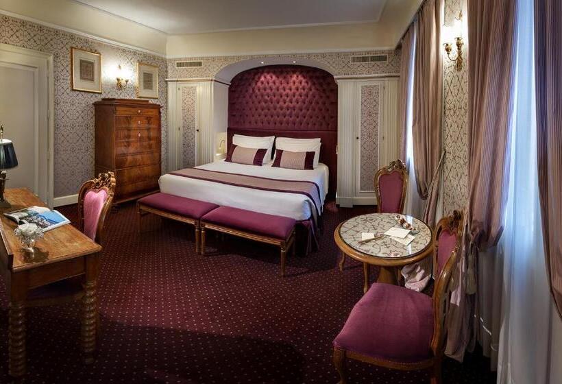 اتاق کلاسیک با چشم‌انداز شهر, Londra Palace Venezia