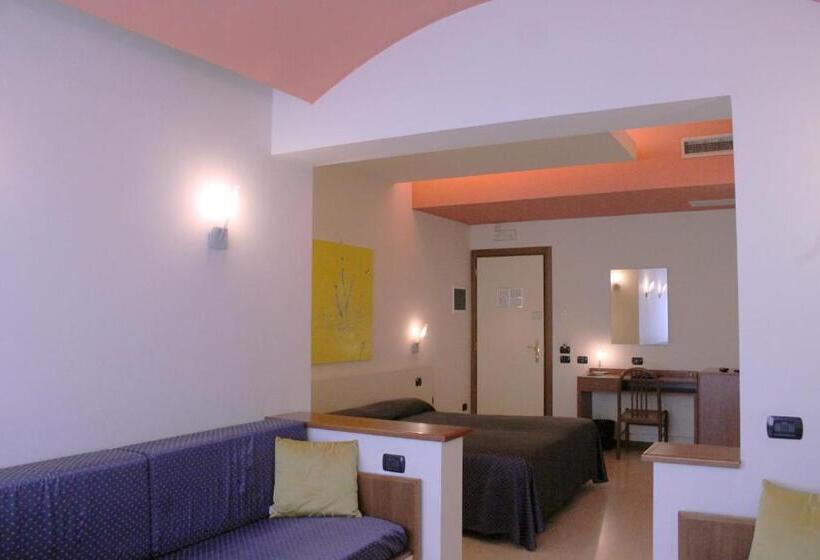 اتاق استاندارد سه نفره, Oasi