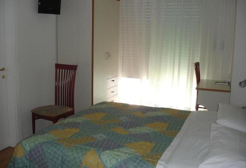 Quarto Estandar com Sacada, Petit