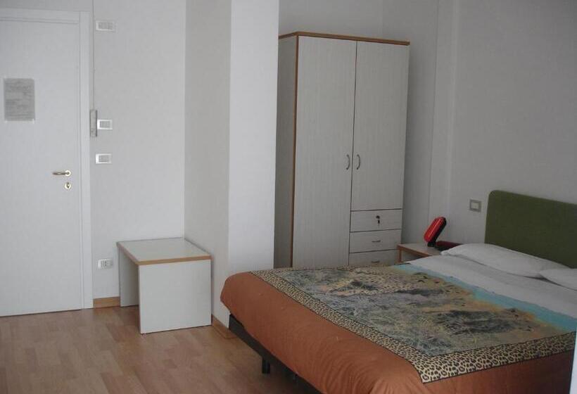 Quarto Familiar, Petit