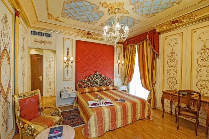 اتاق استاندارد, Regina Palace
