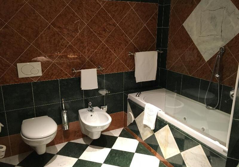 اتاق استاندارد سه نفره, Regina Palace