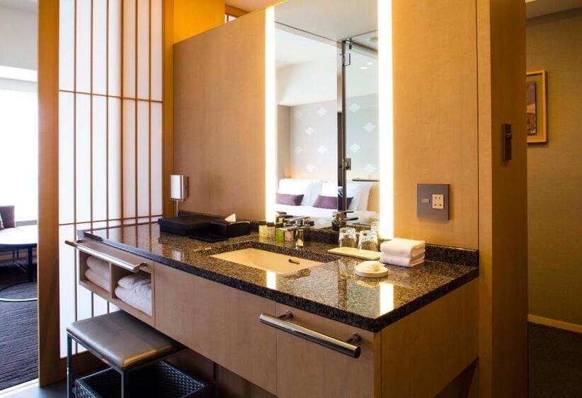 Номер Deluxe Кровать Кинг, The Capitol Hotel Tokyu