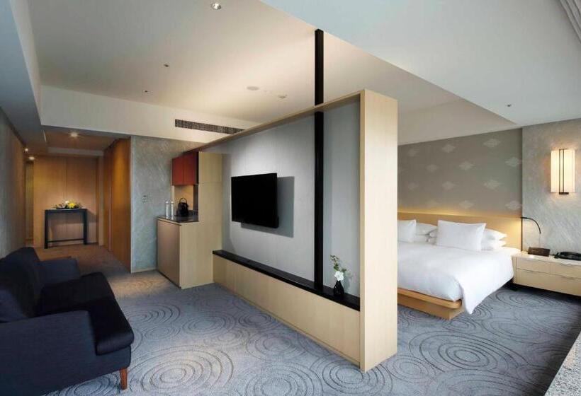 Полулюкс, The Capitol Hotel Tokyu