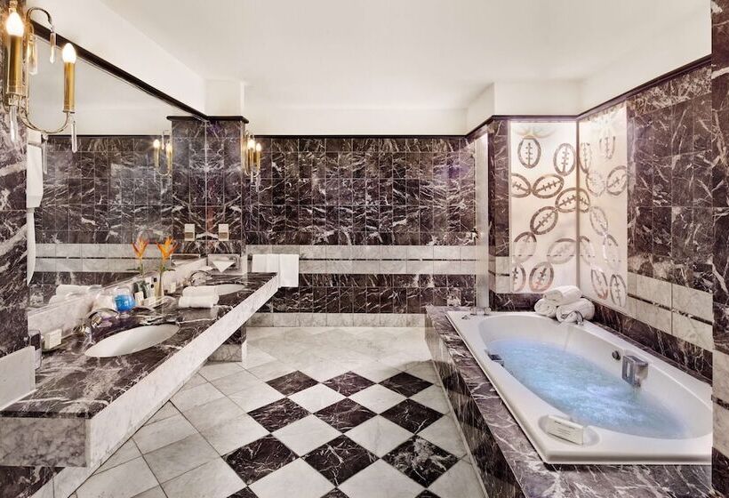 سوئیت ریاست جمهوری 2 خوابه, Hilton Yaounde