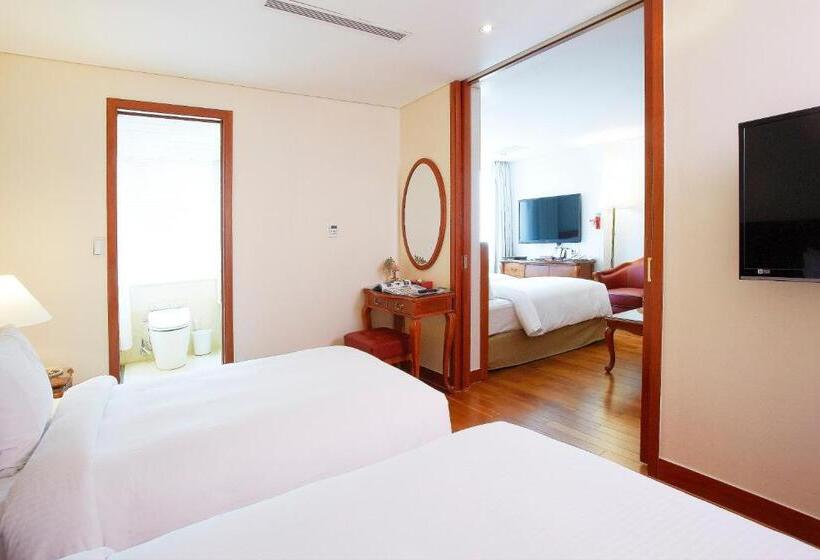 Четырехместный Номер Стандарт, Sejong Hotel Seoul Myeongdong