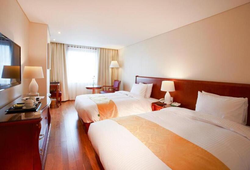 Номер Deluxe Вид на Горы, Sejong Hotel Seoul Myeongdong