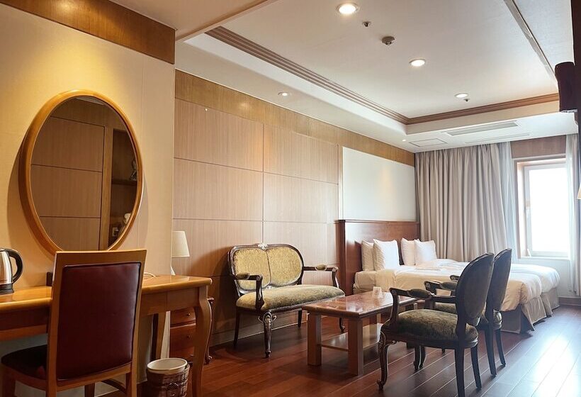 Четырехместный Номер Стандарт, Sejong Hotel Seoul Myeongdong