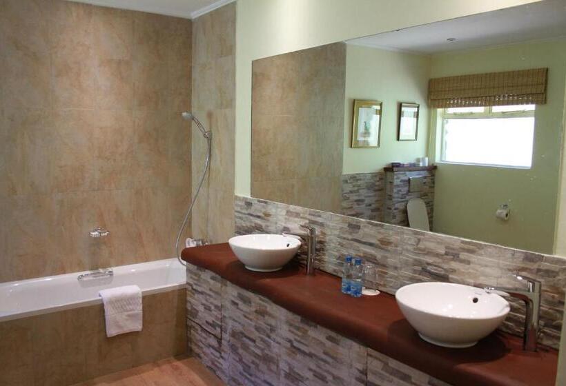 اتاق کلاسیک, The Aberdare Country Club