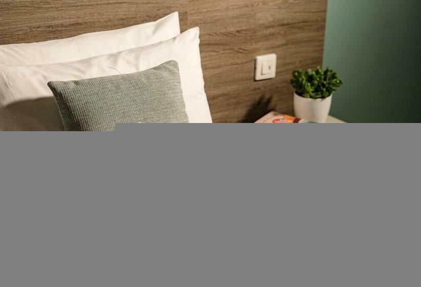 سوییت خانوادگی, 115 The Strand Hotel By Neu Collective