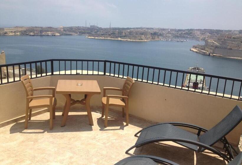 اتاق استاندارد با تراس و چشم‌انداز دریا, Grand Harbour