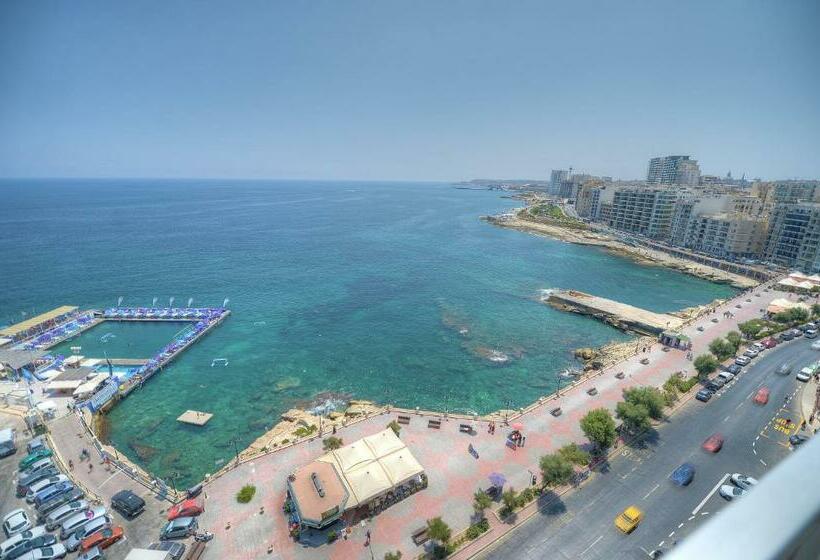سوییت با چشم‌انداز دریا, The Preluna
