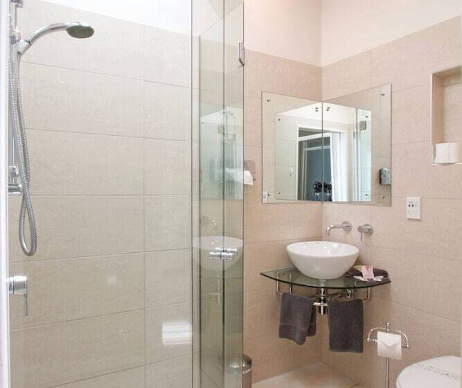 Апартаменты 4 Спальни, George Street Motel Apartments