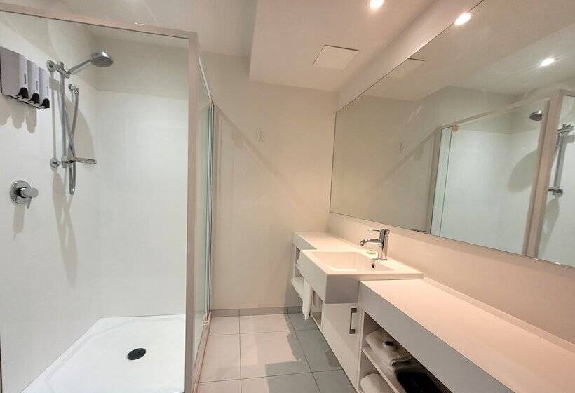 스탠다드 스튜디오, The Devon Hotel A Heritage
