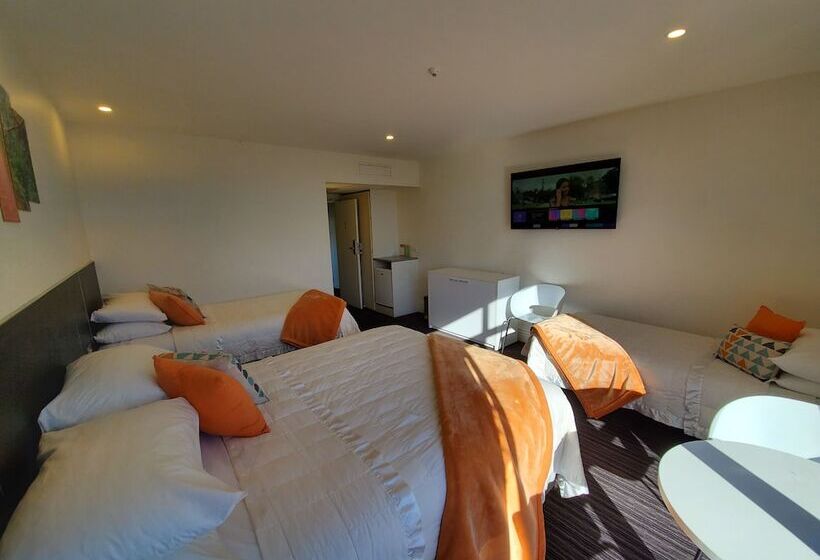 스탠다드 스튜디오, The Devon Hotel A Heritage