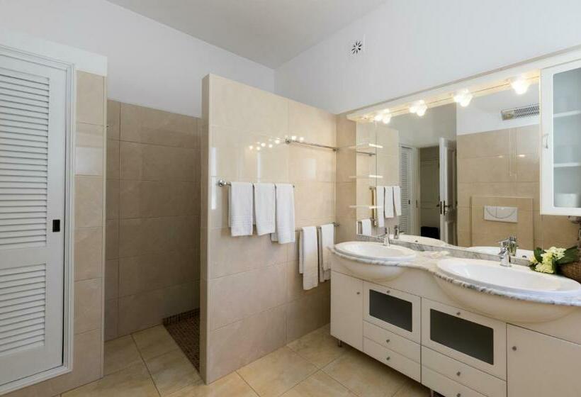 Вилла 3 Спальни с Бассейном, Rocha Brava Village Resort
