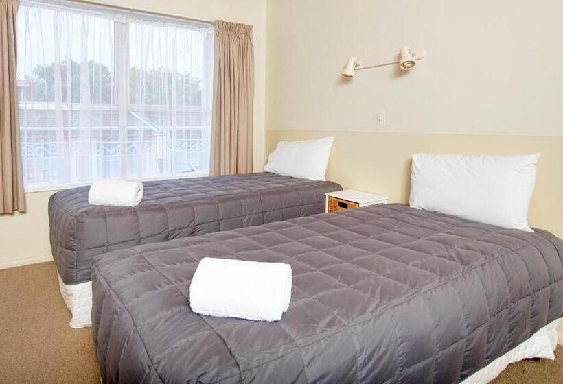 Апартаменты Семейные 1 Спальня, Tourist Court Motel