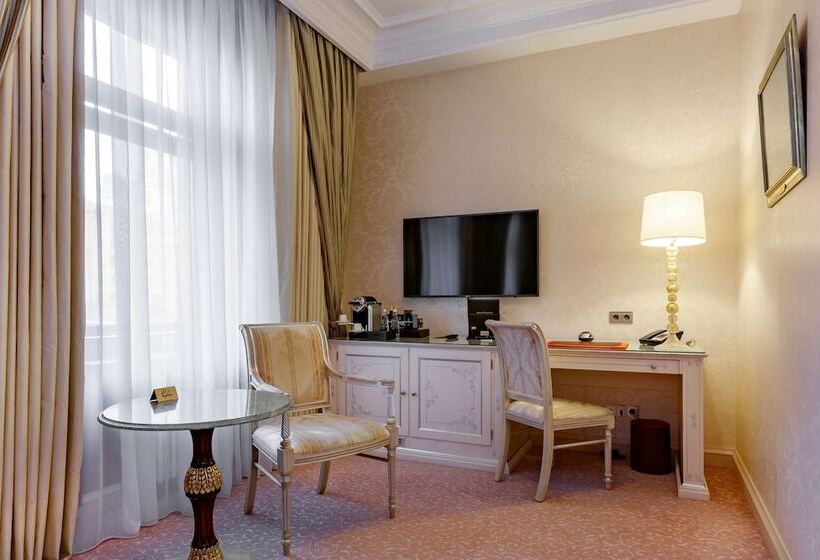 اتاق سوپریور با چشم‌انداز شهر, Radisson Collection Hotel, Moscow