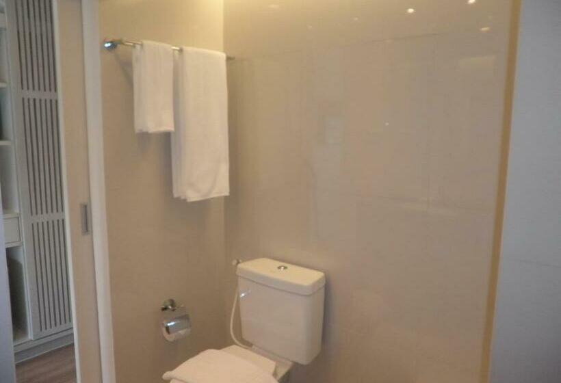 Quarto Economy, Rezt Bangkok