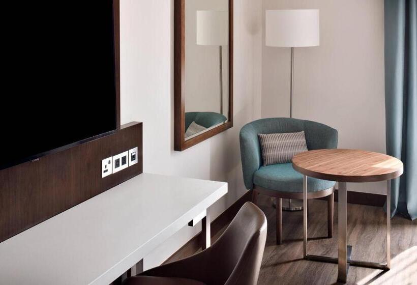 Номер Deluxe Внутренний, Riyadh Airport Marriott