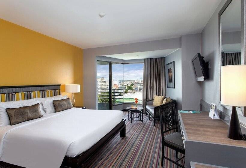 Номер Deluxe Вид на Город, The Bayview Hotel Pattaya
