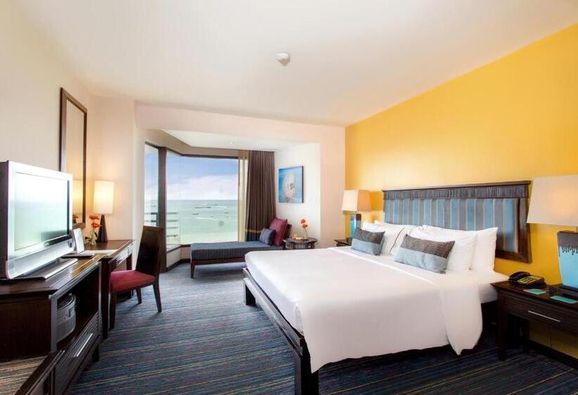 Номер Deluxe Вид на Море, The Bayview Hotel Pattaya