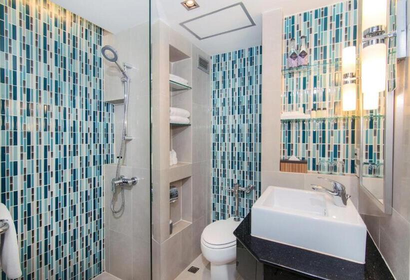 Номер Deluxe Вид на Море, The Bayview Hotel Pattaya