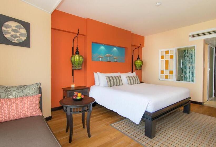Номер Deluxe Вид на Море, The Bayview Hotel Pattaya