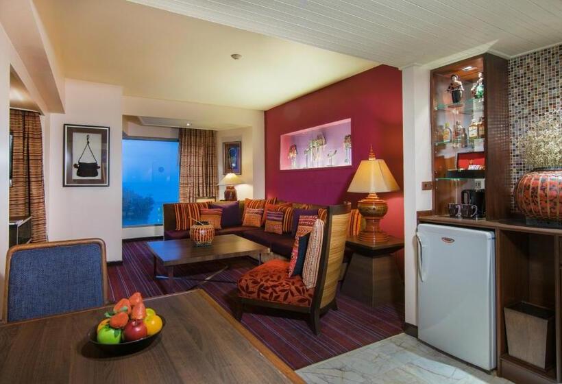Люкс Тематический, The Bayview Hotel Pattaya
