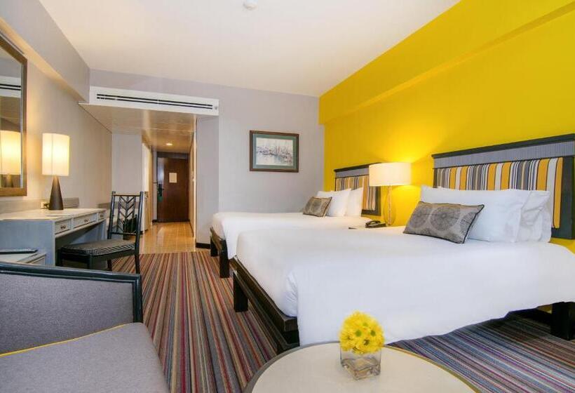 Номер Deluxe Вид на Город, The Bayview Hotel Pattaya