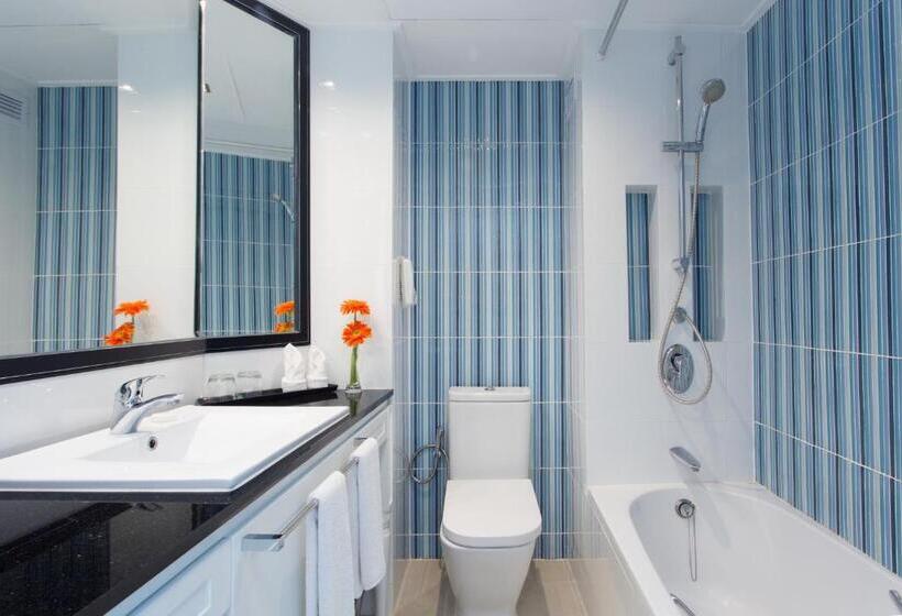 풀장 전망 디럭스 룸, The Bayview Hotel Pattaya