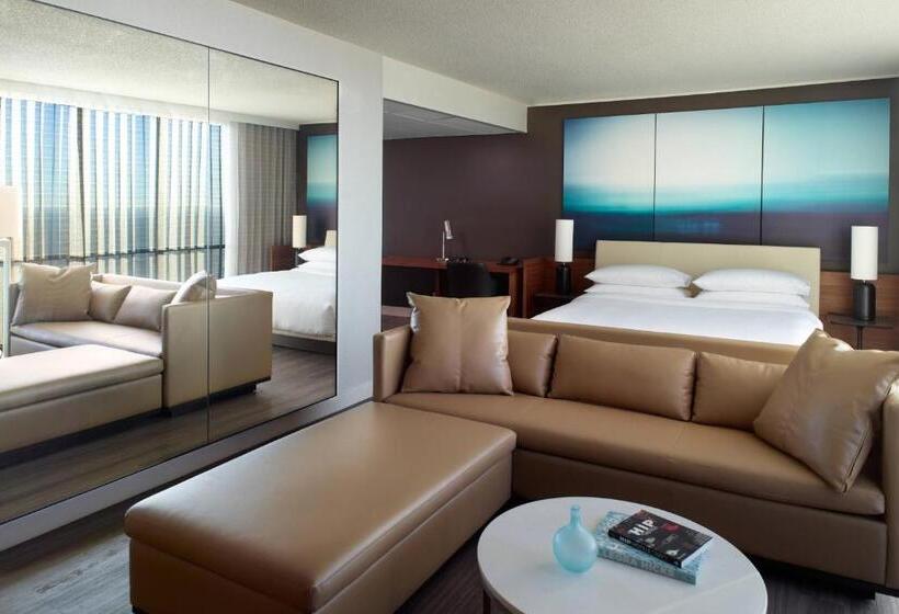 מיטת קינג בסוויטה, Atlanta Marriott Marquis