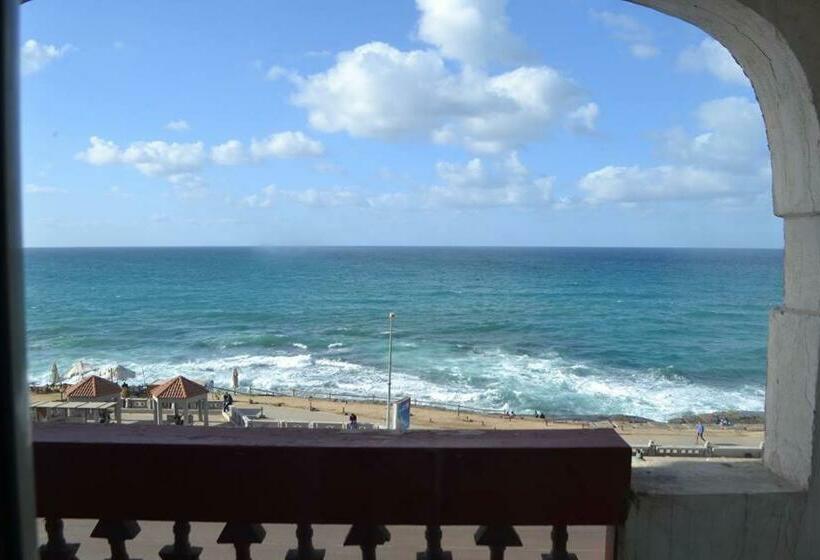 اتاق استاندارد با چشم‌انداز دریا, Trio Hotel Kaoud Sporting