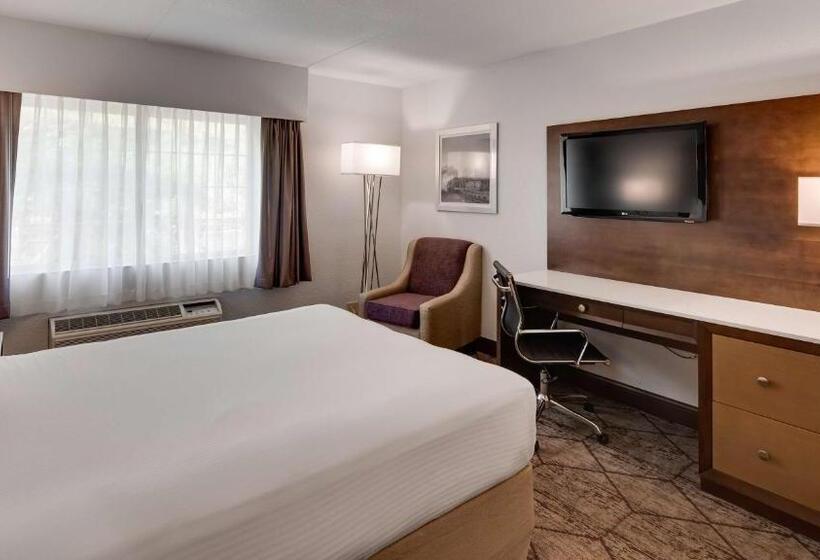 اتاق استاندارد با چشم‌انداز استخر, Best Western Plus Longbranch Hotel & Convention Center