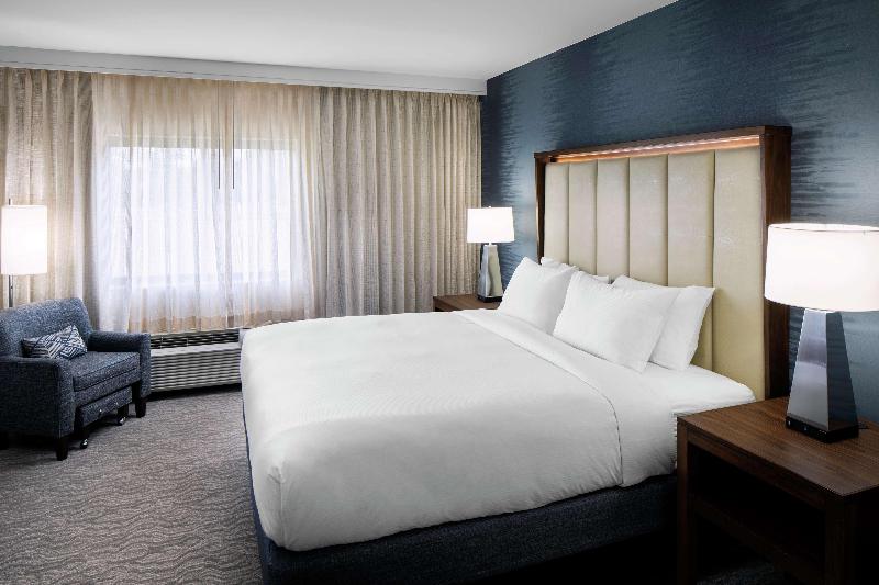 Люкс Кровать Кинг, Doubletree By Hilton Nashua