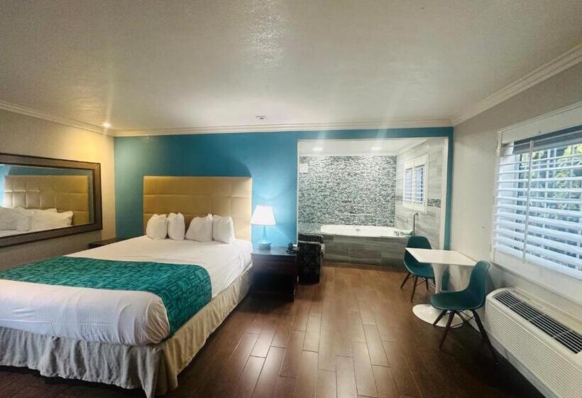 سوئیت با تخت بزرگ, Casa Blanca Hotel & Suites Orange Sr 55 Freeway, Near Honda Center, Chapman University, Disneyland