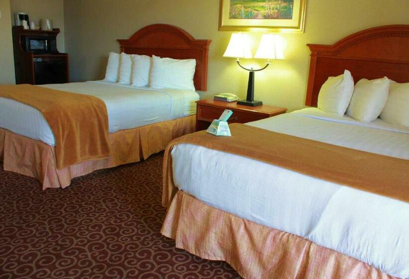 Люкс, Red Arrow Inn & Suites, A Travelodge By Wyndham