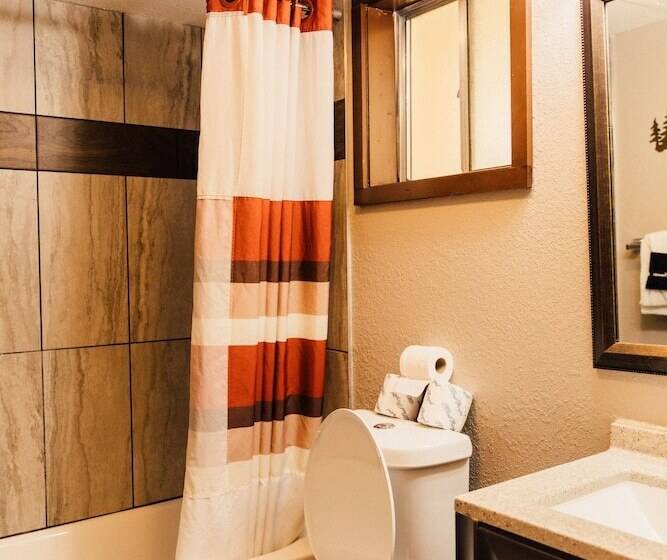 غرفة قياسية سرير كينج, Brookside Lodge
