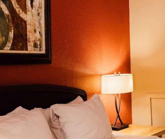 غرفة قياسية سرير كينج, Brookside Lodge