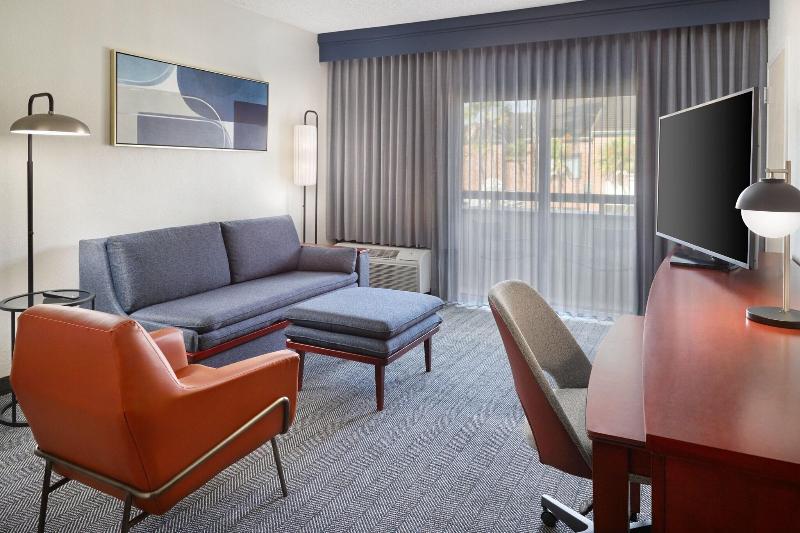 스위트 킹사이즈 침대, Courtyard By Marriott Fort Lauderdale City Of Plantation