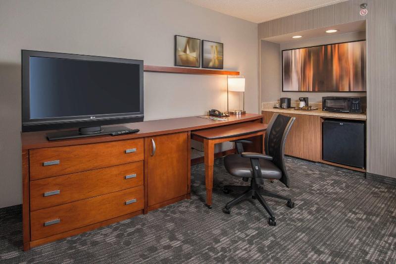 Стандартный Номер Кровать Кинг, Courtyard By Marriott Fairfax Fair Oaks