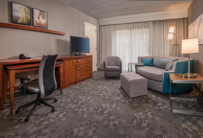 Люкс, Courtyard By Marriott Fairfax Fair Oaks