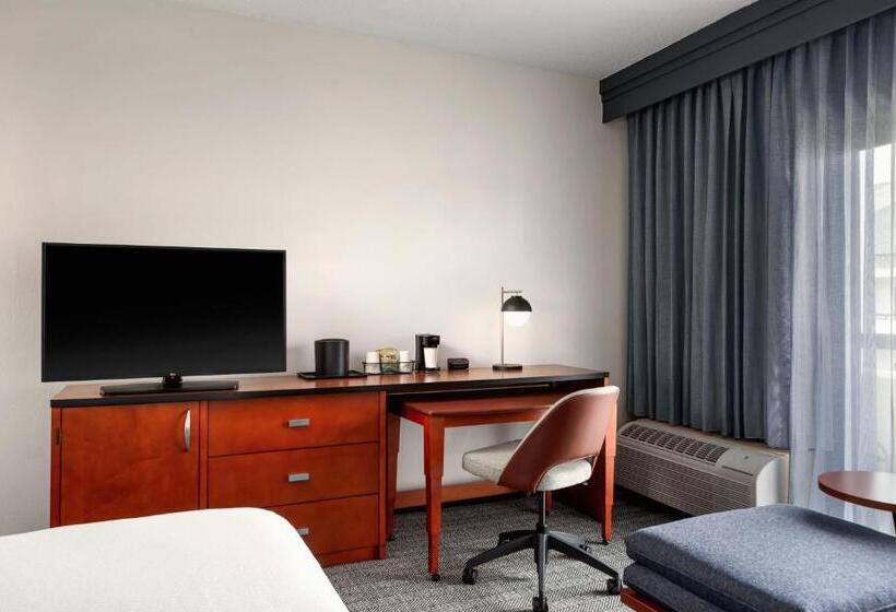 장애인을 위한 킹사이즈 침대 스탠다드 룸, Courtyard By Marriott Minneapolis St. Paul Airport